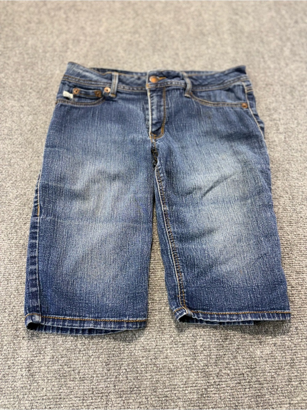 17/21 Exclusive Denim Women's Size 6
medium wash Short Jeans Pants